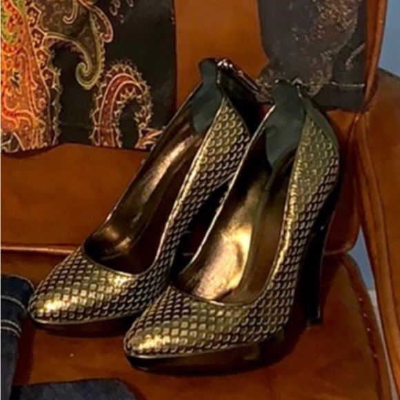 Burberry Pewter 4+inch High Heels👠Sz 37EU/6.5USA Excellent Condition!! Worn 1X! - Picture 6 of 12